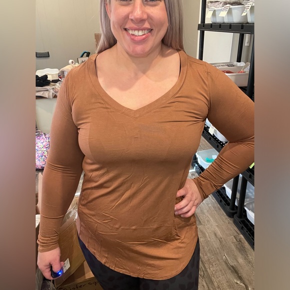 Zenana luxe rayon long sleeve v-neck dolphin hem top - Picture 2 of 3